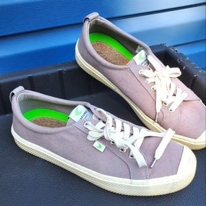 Cariuma Mens 9 Womens 10.5, Cariuma OCA Low